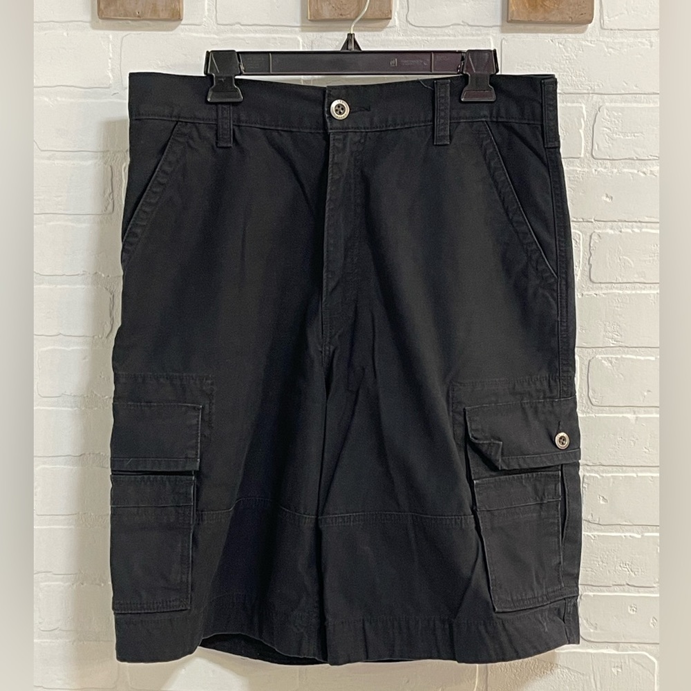 Levi’s men’s black cargo shorts size 33